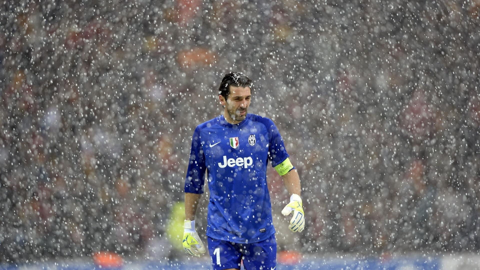 德甲赛事，精彩场面与战术变革同步推进，德甲经典比赛