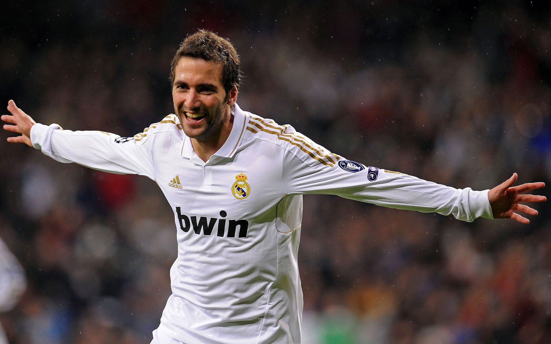 九游官方入口-球场风采：运动员在比赛中的精彩表现，球场上的风采怎么形容句子